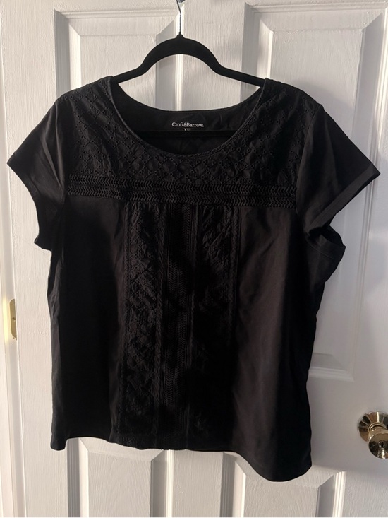 croft & barrow Tops - croft & barrow Black Short Sleeve Embroidered Tee